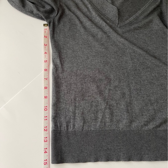 Banana Republic dark Grey Soft Silk Cashmere V-Neck long sleeve sweater Small - Picture 6 of 8